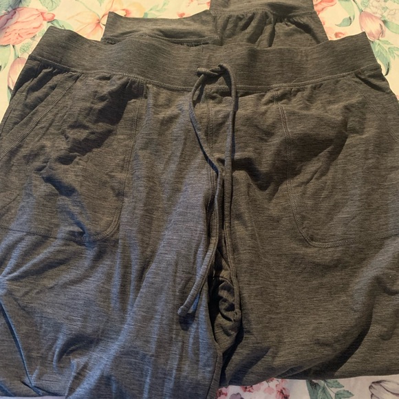 Skechers Women’s Charcoal Joggers Size X-Larfe - Picture 4 of 9